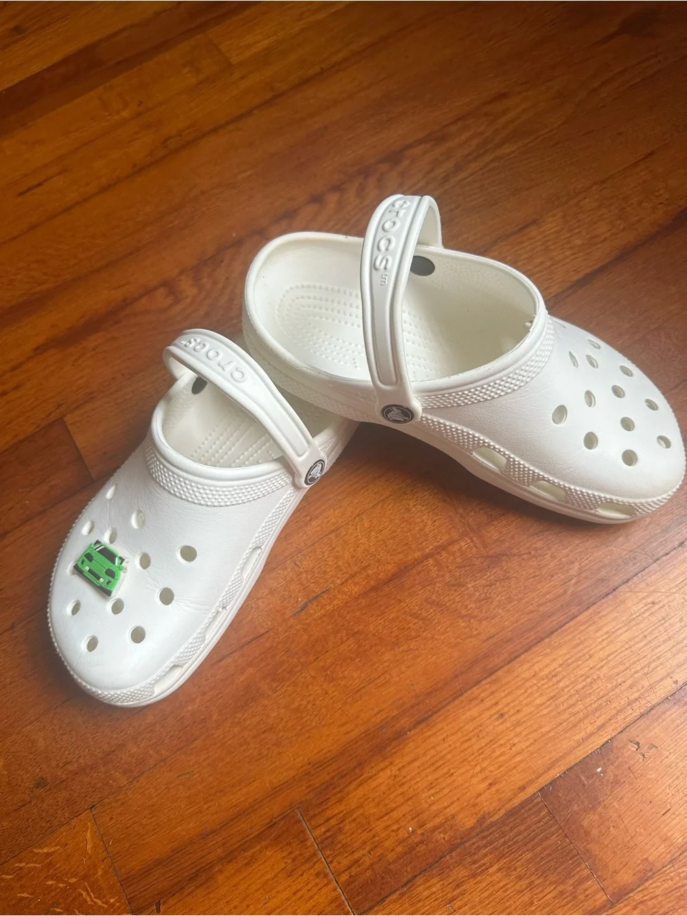 CROCS White Kids Clog with Green Car Jibbitz size M 5/ W 7